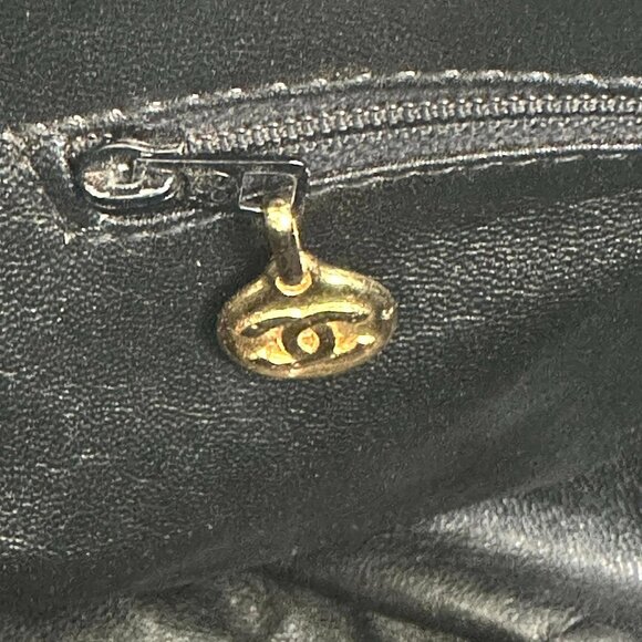 Chanel Vintage tassel camera bag with gold plated hardware in lambskin leather - Picture 14 of 16